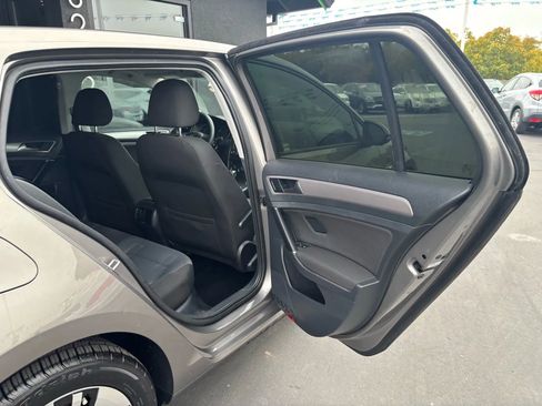 Used 2016 Volkswagen e-Golf SE image 16