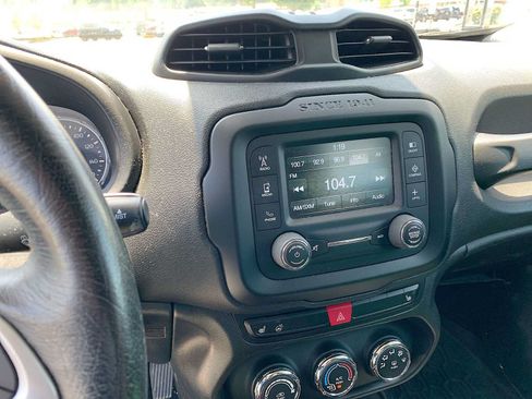 Used 2016 Jeep Renegade Trailhawk w/ Cold Weather Group AWD/4WD image 13