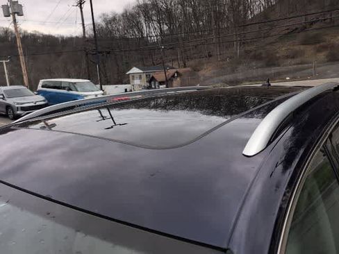 Certified 2022 Volkswagen Tiguan SE w/ Panoramic Sunroof Package image 20