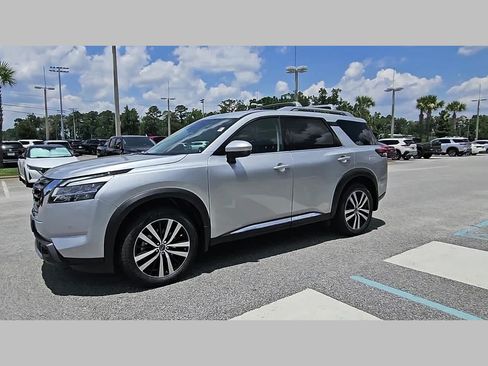 Used 2024 Nissan Pathfinder Platinum w/ Cargo Package FWD image 21