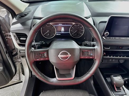 Used 2025 Nissan Rogue SV AWD/4WD image 14
