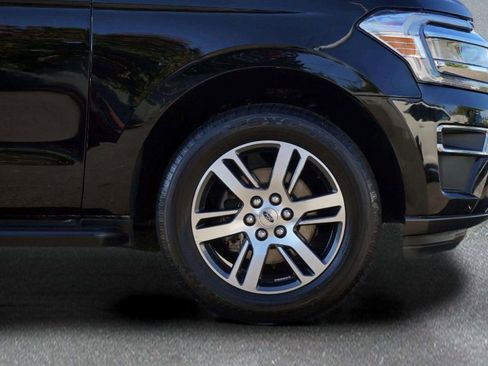 Used 2024 Ford Expedition Limited image 9