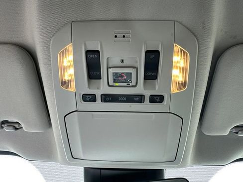 Used 2023 Toyota Highlander XLE AWD/4WD image 37