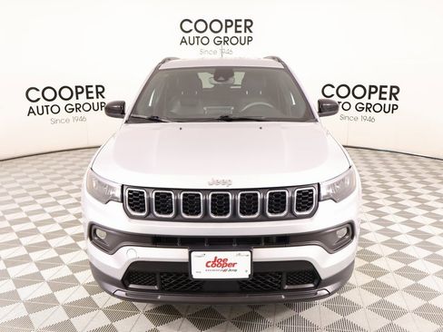 Used 2025 Jeep Compass Latitude image 8