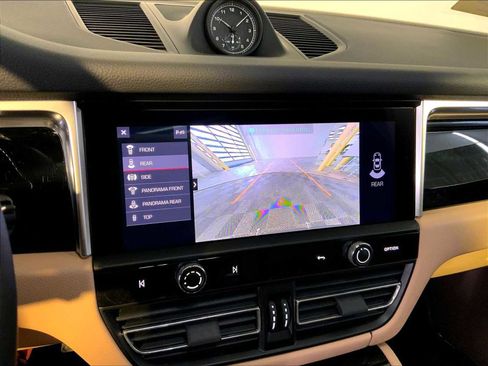 Certified 2023 Porsche Macan AWD/4WD image 31