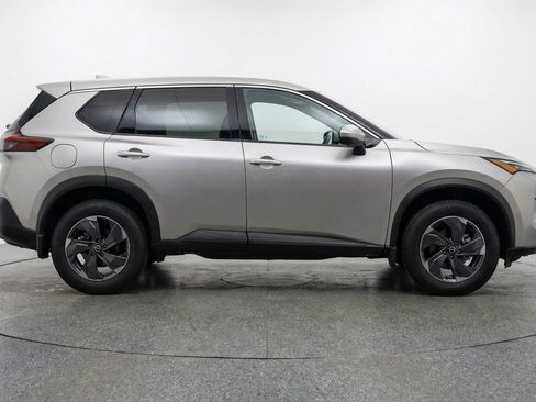 Used 2025 Nissan Rogue SV image 11