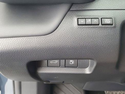 Used 2025 Toyota Crown Signia w/ Advanced Technology Package image 33