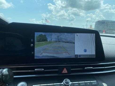 Used 2025 Hyundai Elantra SEL FWD image 21