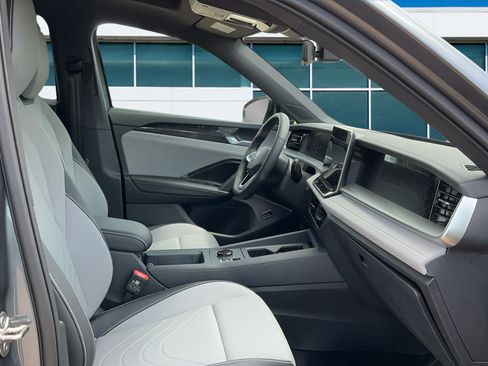 New 2026 Volkswagen Tiguan SE R-Line AWD/4WD image 10