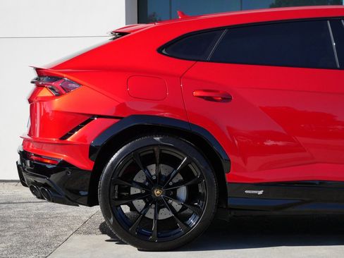 Used 2023 Lamborghini Urus S image 12