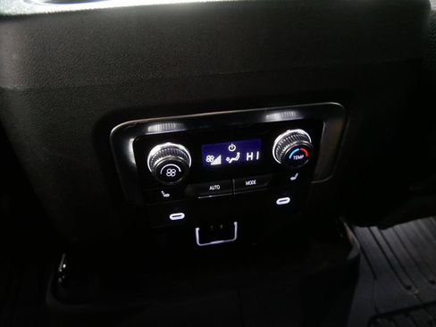 Used 2022 GMC Yukon Denali image 21