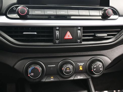 Used 2023 Kia Forte LXS image 19