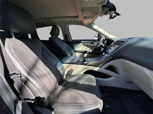 Used 2020 Lincoln Nautilus Reserve image 14