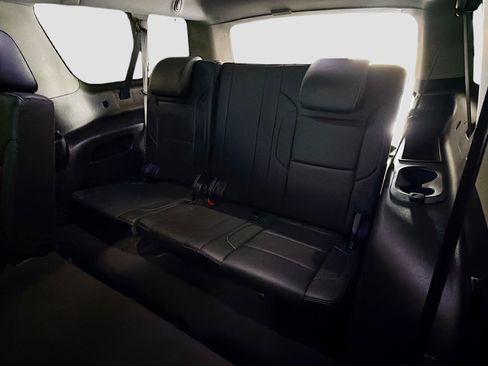 Used 2020 Chevrolet Suburban LT AWD/4WD image 29