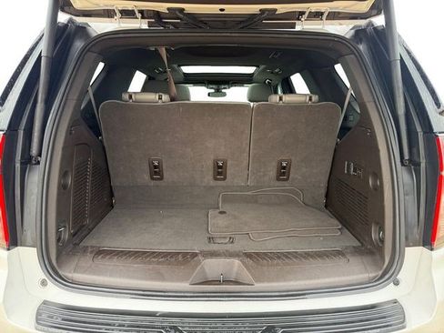 Used 2022 Chevrolet Tahoe LT w/ LT Signature Plus Package RWD image 18