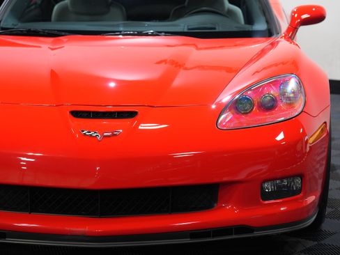 Used 2013 Chevrolet Corvette Z06 w/ 2LZ Preferred Equipment Group RWD image 10