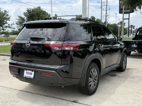 Used 2024 Nissan Pathfinder SV w/ Black Appearance Package FWD image 5