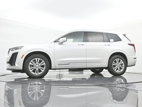 New 2025 Cadillac XT6 Luxury image 16