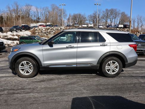 Used 2022 Ford Explorer XLT w/ Class IV Trailer Tow Package image 4