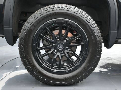Used 2024 GMC Sierra 1500 AT4 w/ Technology Package AWD/4WD image 18