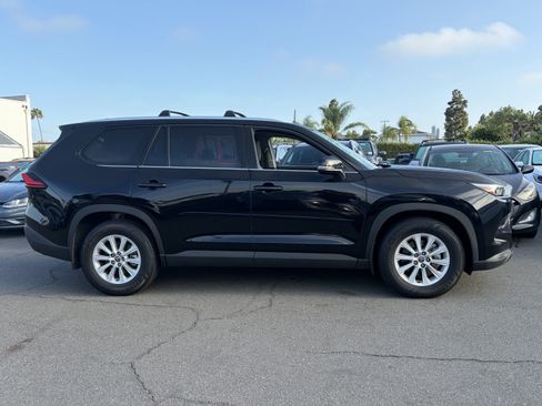 Used 2024 Toyota Grand Highlander FWD image 2