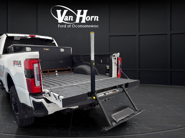 Used 2024 Ford F350 Platinum AWD/4WD image 9