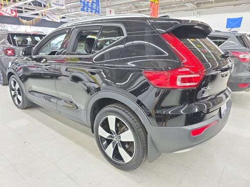 Used 2020 Volvo XC40 T5 Momentum w/ Protection Package AWD/4WD image 4