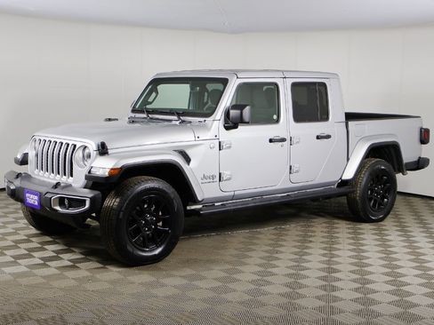 Used 2023 Jeep Gladiator Overland image 5