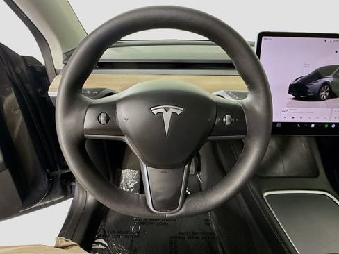 Used 2023 Tesla Model Y Long Range AWD/4WD image 10