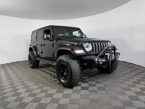 Used 2025 Jeep Wrangler Unlimited Sahara AWD/4WD image 5
