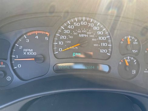 Used 2005 GMC Sierra 2500 W/T w/ Heavy-Duty Power Package image 17