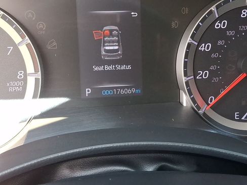 Used 2020 Toyota Highlander LE AWD/4WD image 25