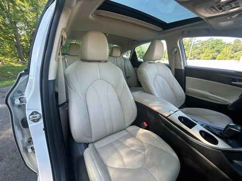 Used 2021 Toyota Avalon XLE w/ Moonroof Package FWD image 30