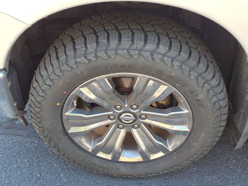 Used 2018 Nissan Titan SV w/ SV Convenience Package AWD/4WD image 5