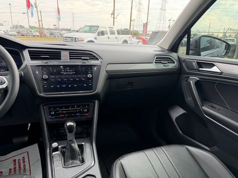 Used 2024 Volkswagen Tiguan SE image 19