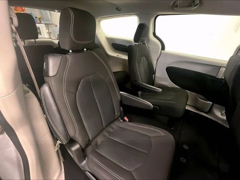 Used 2023 Chrysler Voyager LX FWD image 24