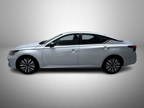 Used 2024 Nissan Altima 2.5 SV image 8
