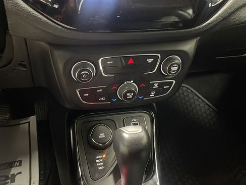 Used 2019 Jeep Compass Latitude AWD/4WD image 8