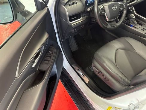 Certified 2025 Toyota Grand Highlander AWD image 10