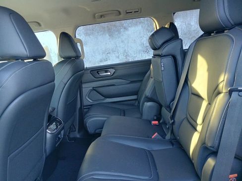 New 2025 Nissan Armada SV image 26