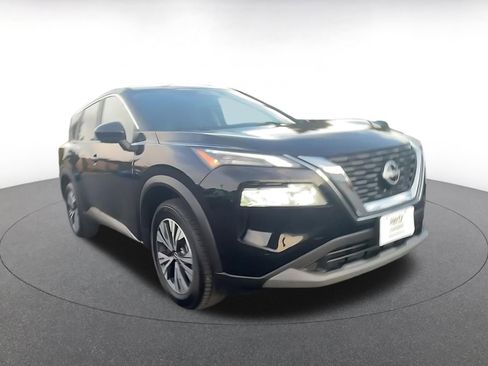 Used 2023 Nissan Rogue SV image 3