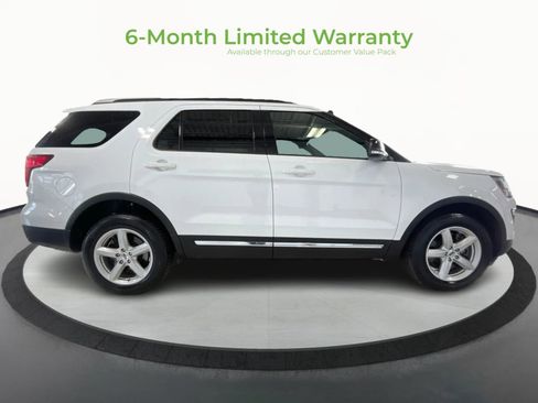 Used 2017 Ford Explorer XLT image 8
