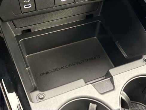 Used 2025 Toyota Prius XSE image 30