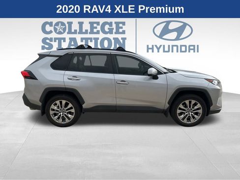 Used 2020 Toyota RAV4 XLE Premium image 2