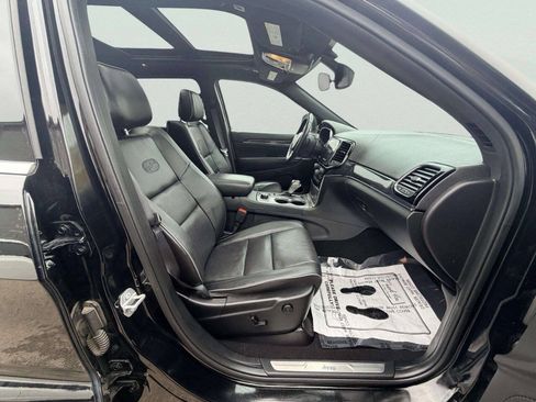 Used 2020 Jeep Grand Cherokee Overland AWD/4WD image 31