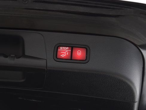 Used 2023 Mercedes-Benz GLB 250 image 29