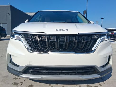 Used 2024 Kia Carnival LX image 2