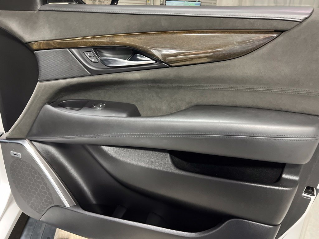 Used 2019 Cadillac Escalade Platinum AWD/4WD image 11