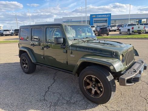 Used 2016 Jeep Wrangler Unlimited Sahara AWD/4WD image 2