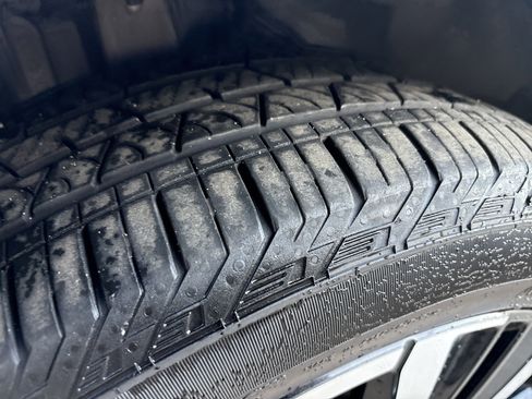 Used 2025 Volvo XC60 B5 Plus image 12